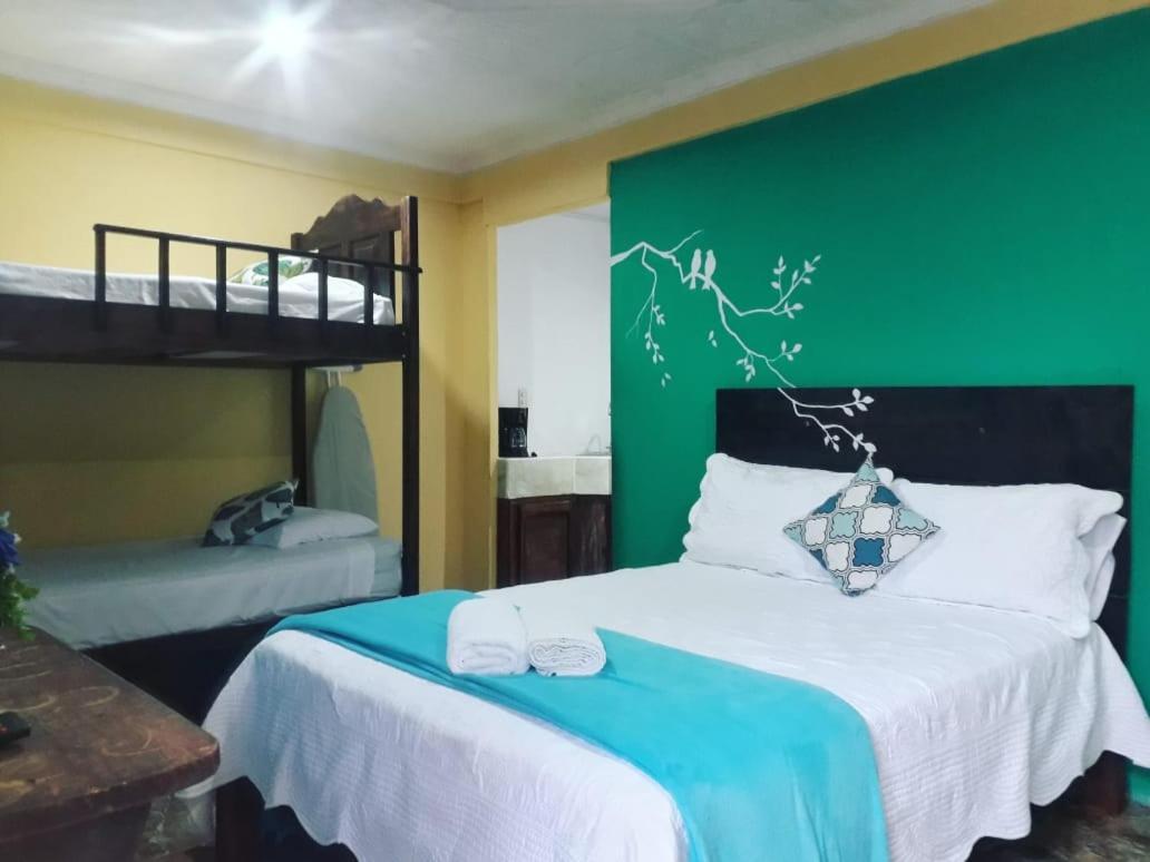 Hospedaje La Galerie Ciudad Cortés 外观 照片